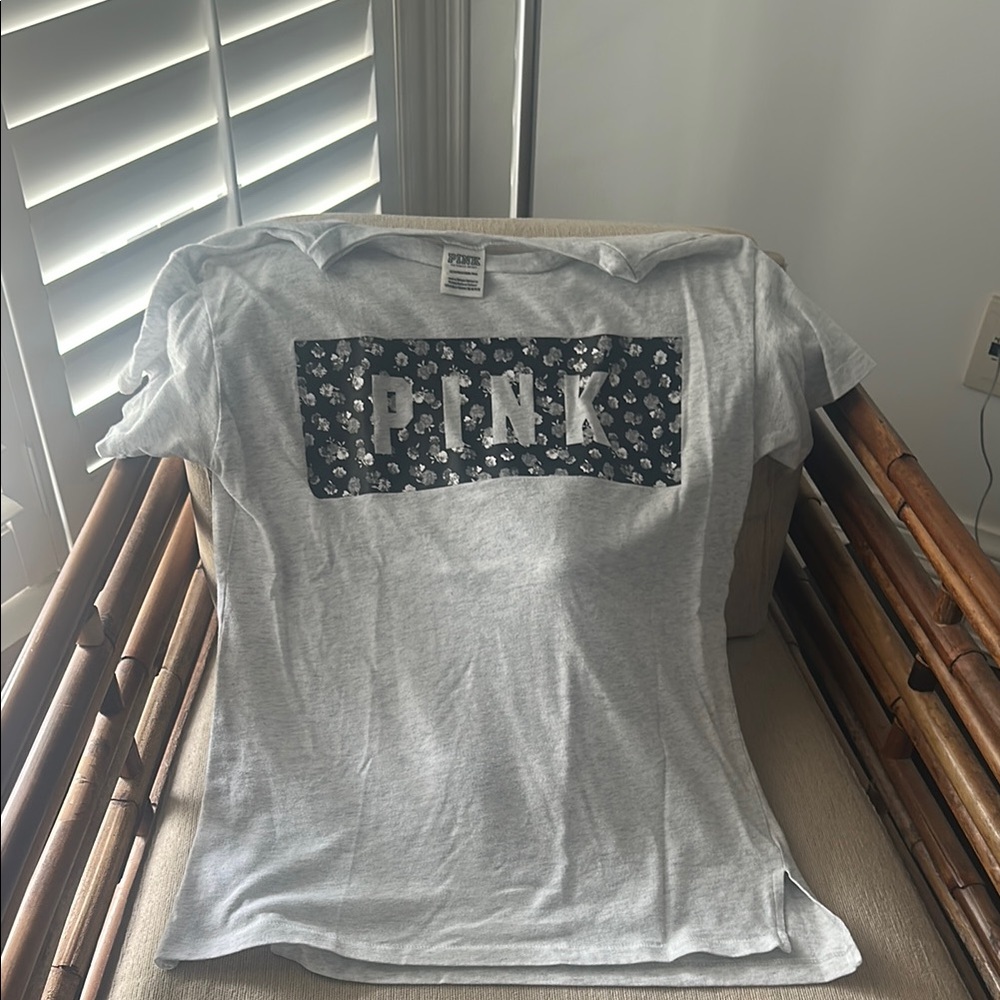 PINK Victoria's Secret Gray Tee with Floral Logo